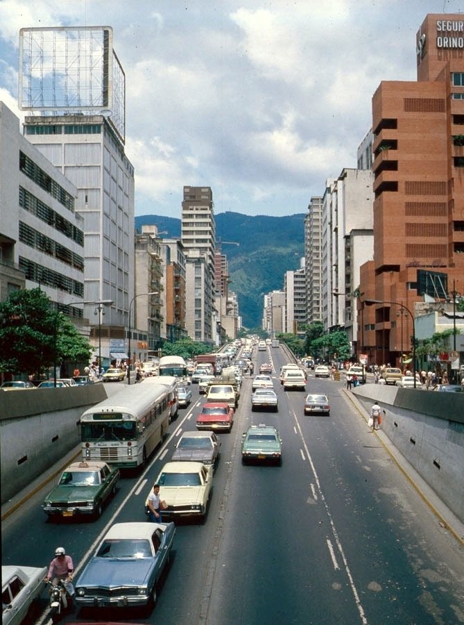 Blue Bird Convencional Integral (En Venezuela) - ??
Foto de Herbert Stocker, tomada de https://picasaweb.google.com
Palabras clave: venezuela