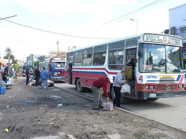 Mercerdes-Benz OF 1214 - Ei-Var - ¿?
Foto de http://lamañanaonline.com.ar/
Palabras clave: eivar