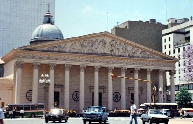 Mercedes-Benz LO 1114 - San Miguel - Los Constituyentes
(Datos de izquierda a derecha)

Foto del sitio ilivetotravel.me
