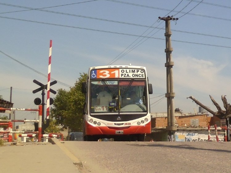 Agrale MT 15 - Metalpar - Rocaraza 
KCF 541
Línea 31 - Interno 2629

Foto by Bondiman

Palabras clave: 31 32 Rocaraza El Puente Agrale Metalpar