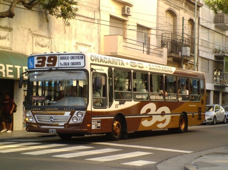 Mercedes Benz OH 1718 L - Ugarte - Transportes Santa Fe
KWM 496
Línea 39 - Interno 87

Foto by Bondiman

Palabras clave: 1718 Ugarte 39