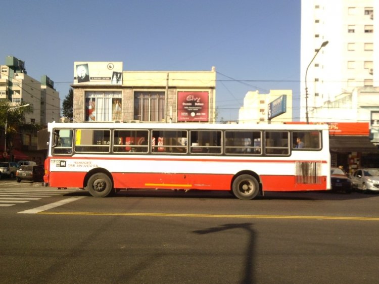 Dimex D 1622 - La Favorita - Ideal San justo
DZN 391
Línea 96 - Interno 103

(Si la web no miente, proviene de la 130).
Palabras clave: dimex favorita tisj