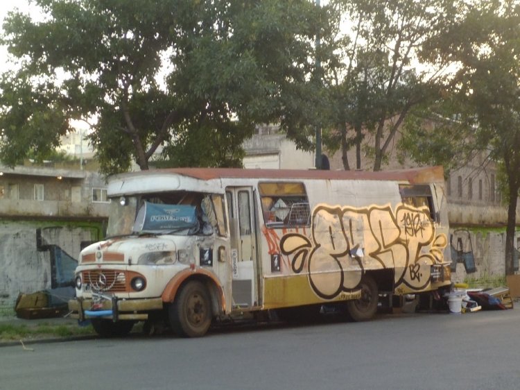 Mercerdes Benz LO 1114 - El Detalle - Particular
Han acampado/estacionado en Díaz Vélez entre Mario Bravo y Billinghurst

Photo by Bondiman

Palabras clave: 1114