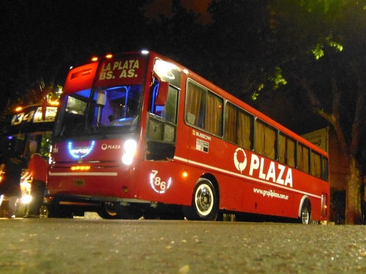 Volvo - Busscar (en Argentina) - PLAZA 
FHE 110 
Línea 129 - Interno 786.
En la Noche de los Museos 2013.

http://galeria.bus-america.com/displayimage.php?pos=-29045

Palabras clave: volvo plaza busscar