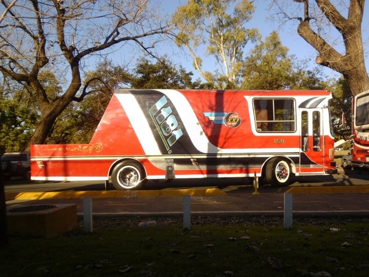 Mercedes-Benz OF 1214 - La Coruña - Ttes. Siglo XXI
B 2473997 -  SAJ 318 

Auxilio de la 181, ex interno 33 (y ex ex desconocido).

photo by bondiman en la expo del Planetario
Palabras clave: 181 coruña auxilio