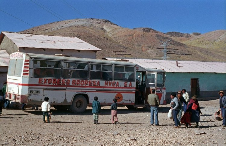 Volvo BB 57 - Camena - Expreso Oropesa Huancavelica
UR 1019

Foto tomada de https://picasaweb.google.com, subida por el usuario Don.
(En Perú)

Palabras clave: Perú