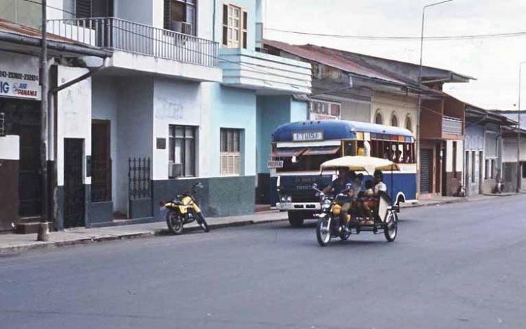 Toyota Dyna - ?? - ??
Foto de M. Sandalsand, tomada de picasaweb.google.com
(En Perú)
Palabras clave: peru toyota