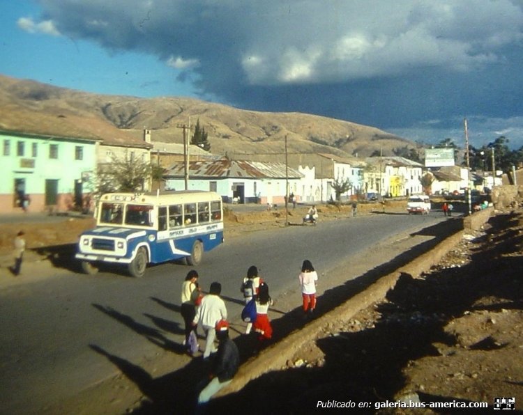 Dodge - ?? - ??
Foto de John Guenther, tomada de https://picasaweb.google.com
Palabras clave: Perú