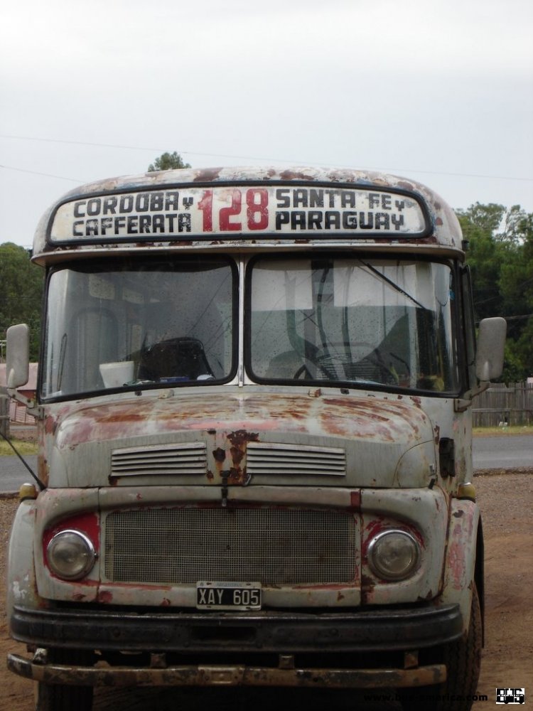 Mercedes-Benz LO 1114 - Supercar - Particular 
B 1549958 - XAY 605

Foto tomada de http://scottieabroad.blogspot.com.ar

http://galeria.bus-america.com/displayimage.php?pid=33211 
http://galeria.bus-america.com/displayimage.php?pid=33212
Palabras clave: supercar