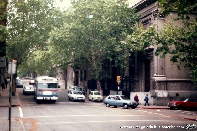 Leyland - Mack (reformado en Uruguay) CUTCSA - C.U.T.C.S.A.
Foto de Iksandar Greco, tomada de www.panoramio.com
Palabras clave: uruguay