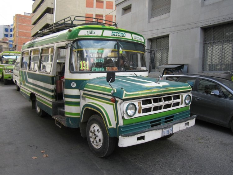 Dodge D 400 - Villa Victoria
1216 ETP

Foto tomada de https://picasaweb.google.com, subida por el usuario Celafat Dél-Amerika

(En Bolivia)
Palabras clave: bolivia dodge