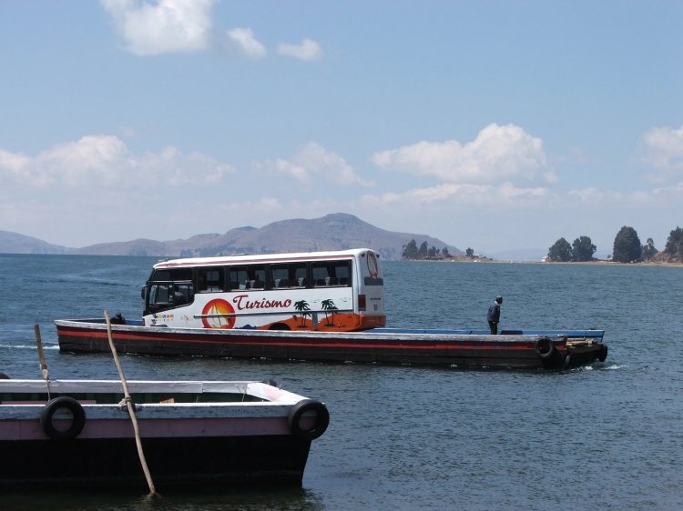 ?? - ?? - Turismo (En Bolivia)
Foto de Juan Pablo Falcón, tomada de http://picasaweb.google.com
Palabras clave: bolivia