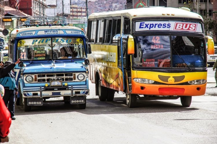 Dodge - D-400 - Eduardo Avaroa  &  Sindicato Litoral
120 ZXT [1º]

Foto de Paul Rammelmüller, tomada de https://picasaweb.google.com
(En Bolivia)
[Datos de derecha a izquierda]
Palabras clave: bolivia dodge