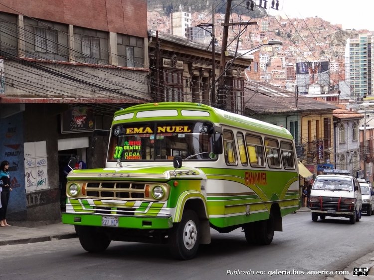 Dodge D 400 - ?? - Pedro Murillo
227 KCP

Foto de. Erik mariona
Extraídas de: www.sensesostres.com
Palabras clave: bolivia dodge