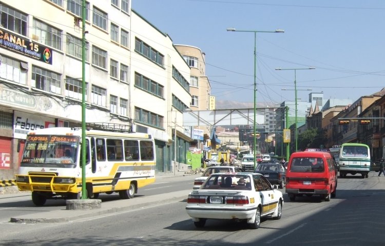 Agrale MA - ?? - Sindicato Litoral
Foto del usuario Brian (brianmjkeville), subida a https://picasaweb.google.com/

Express Buss (En Bolivia)
Palabras clave: bolivia