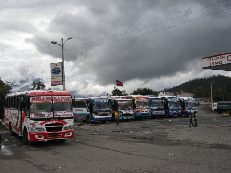 Hino - Serman - Imbaburapak
IAF 837

Foto subida a picasaweb.google.com por el usuario Celafat Dél-Amerika
[Datos de izquierda a derecha]
Palabras clave: ecuador hino