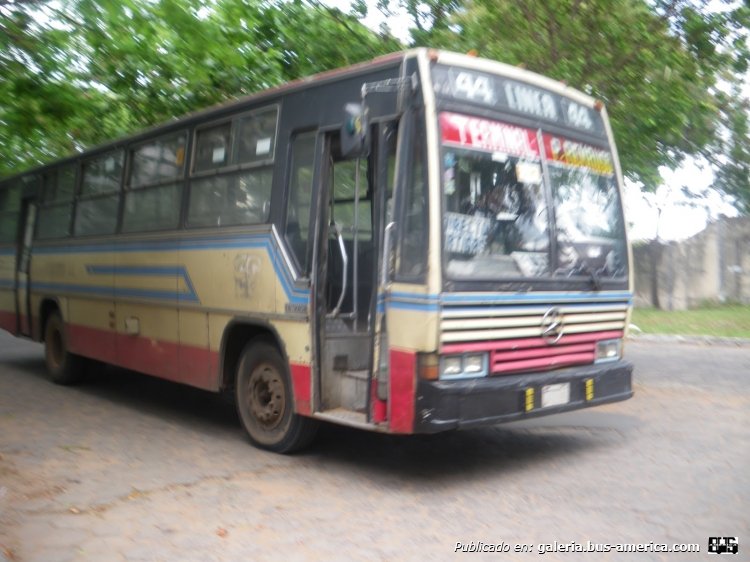 Mercedes-Benz - CAIO Vitoria (en Paraguay) - Línea 44
Foto tomada de http://dontstopliving.net
