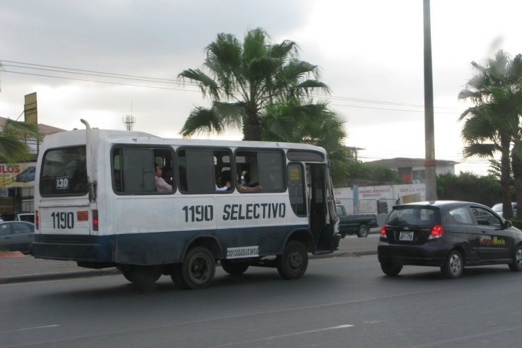 Daihatsu Delta - Buscars - Coop. Ciudadelas Unidas
Foto de Dusan Richtarik, tomada de https://picasaweb.google.com
(En Ecuador)
Palabras clave: guayaquil