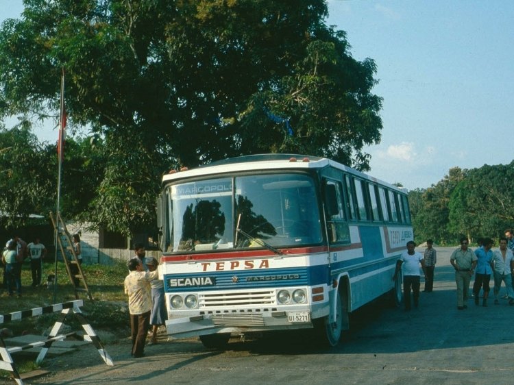 Scania - Marcopolo (en Perú) - Tepsa
U1 - 5271

Foto de Herbert Stocker, tomada de https://picasaweb.google.com
Palabras clave: scania peru marcopolo