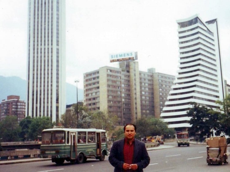 Blue Bird
Foto de Jorge Peña, tomada de https://picasaweb.google.com/
(En Colombia)
Palabras clave: Colombia
