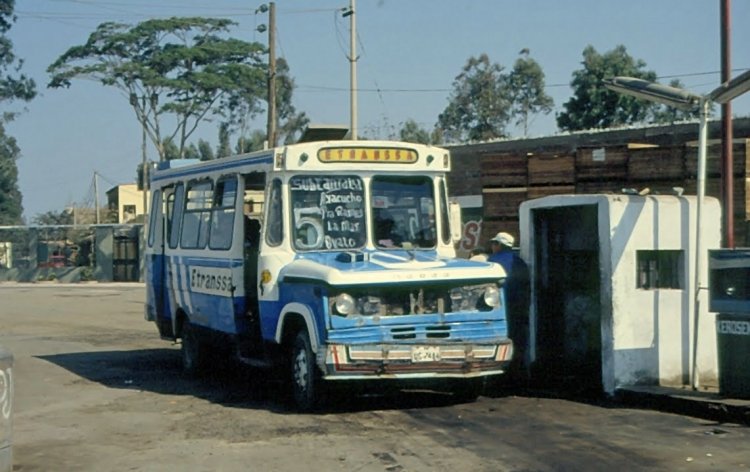 Dodge - ?? - Etranssa (En Perú)
Foto de Rik Stigter, tomada de https://picasaweb.google.com
Palabras clave: peru dodge