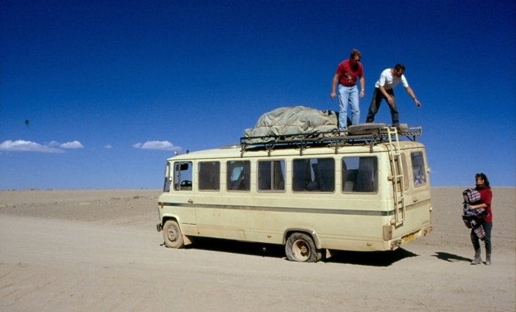 Mercerdes-Benz - ¿? (En Perú o Bolivia)
VG 19 YX 
Foto de Rik Stigter, tomada de https://picasaweb.google.com/
