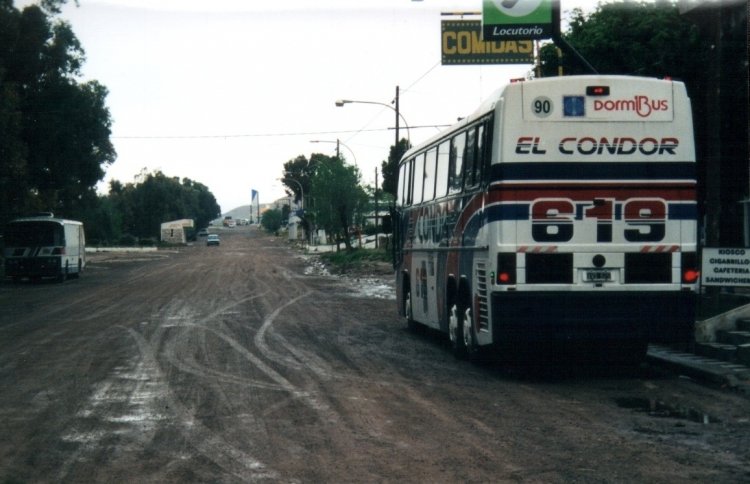 Scania K 112 - Marcopolo - El Cóndor
C 1619890 - VVD625
Interno 619
Servicio "DormiBus"

Foto tomada en viaje a Puerto Madryn (entre 1995 y 2000) y subida a
http://picasaweb.google.com/ Michael Groetsch-
Palabras clave: Cóndor