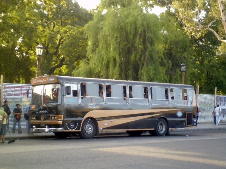 Mercedes-Benz OHL 1320 - Splendid - El Alpino
APO 869
Ex línea 148
Palabras clave: splendid trucho alpino