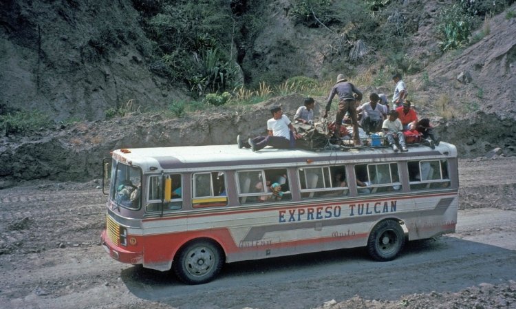 Hino FD - ?? - Expreso Tulcán
Foto de Andi Reisen, tomada de https://picasaweb.google.com
(En Ecuador)
Palabras clave: ecuador