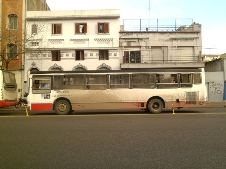Mercerdes-Benz OH 1621 L - La Favorita - Sol de Mayo
ECK 599
Línea 4 - Interno 2
Por su recorrido rutero, es normal ver de esta manera los coches de esta línea, luego de la lluvia.
Ah, no, pará... :D
Palabras clave: favorita 1621