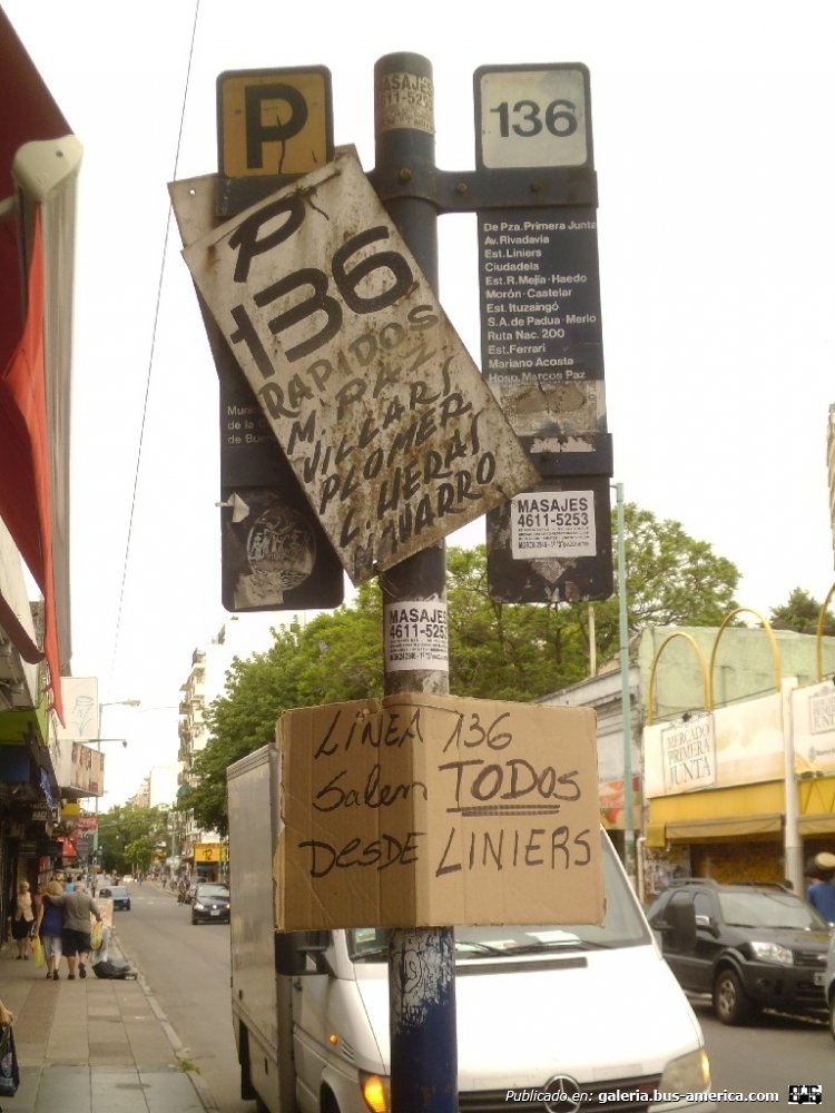 Parada línea 136 en Primera Junta.
"Salen todos de Liniers".
Palabras clave: ecotrans
