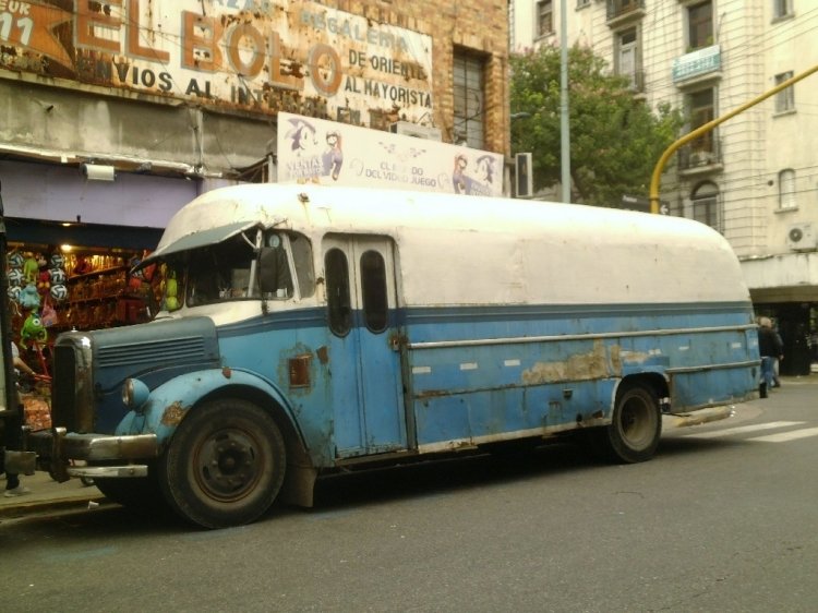 Mercerdes-Benz LO 911 - San Juan - Particular
El más viejito de los que furgonean por Once.
