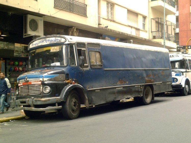 Mercerdes-Benz LO 1114 - El Cóndor - Particular
VCL 801 - ex patente  C1191476

Photo by Bondiman
Palabras clave: 1114 furgón