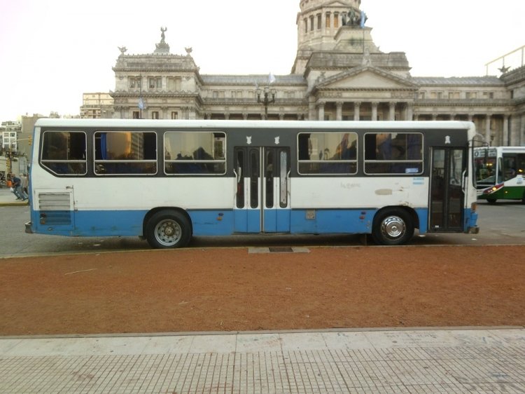 Mercerdes-Benz OHL 1320 - Ottaviano - Particular
BPX 718
Ex línea 21.

Photo by Bondiman

http://galeria.bus-america.com/displayimage.php?pid=30456
Palabras clave: ottaviano