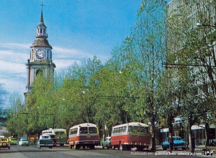 Juan Ortega
Tarjeta postal publicada para su venta en ebay.com
(En Chile)

[Datos de derecha a izquierda]

Los invitamos a conocer la historia de esta carrocera en nuestra sección Revista Bus América:
[url=https://www.bus-america.com/CHcarrocerias/Ortega/JuanOrtega-histo.php]Historia de carrocerías Juan ORTEGA[/url]
Palabras clave: chile