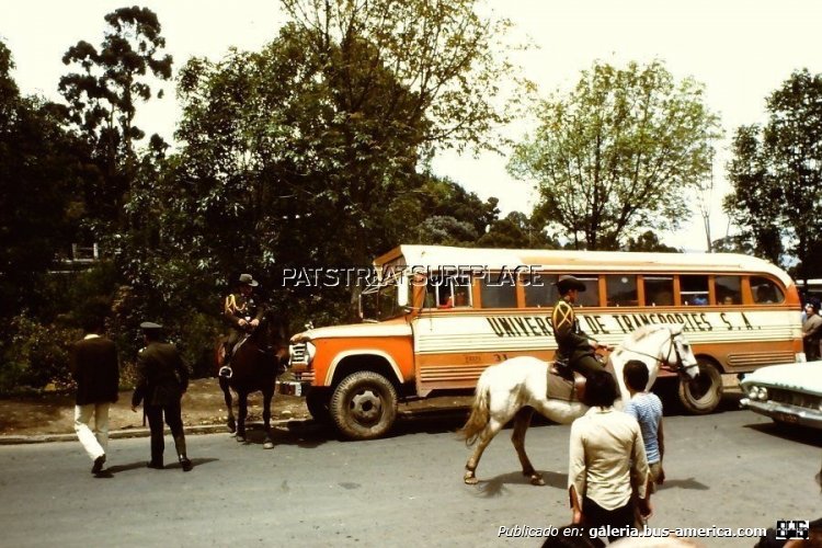 Dodge - ¿? (en Colombia) - Universo de Transportes S. A.
Foto de autor desconocido publicada para su venta en www.ebay.com
Palabras clave: colombia