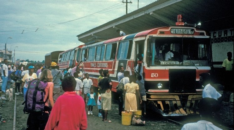 Blue Bird Botar - Ferrocarriles Ecuatorianos
Foto de Andi Reisen, tomada de https://picasaweb.google.com
Palabras clave: ecuador