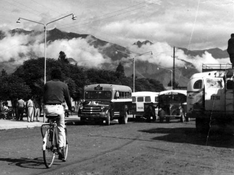 Dodge
Foto de autor desconocido, tomada de fotosantiguasdequillacollo.blogspot.com
Palabras clave: bolivia