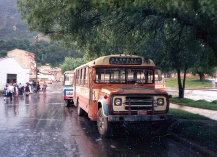 Dodge - Blue Bird
Foto de Ron Franken, tomada de https://picasaweb.google.com
Palabras clave: bogotá