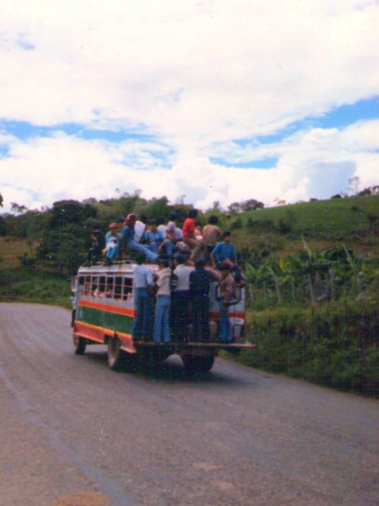 Ford - ?? - ??
Foto de Olive Wardell, tomada de picasaweb.google.com
(En Colombia)
Palabras clave: colombia