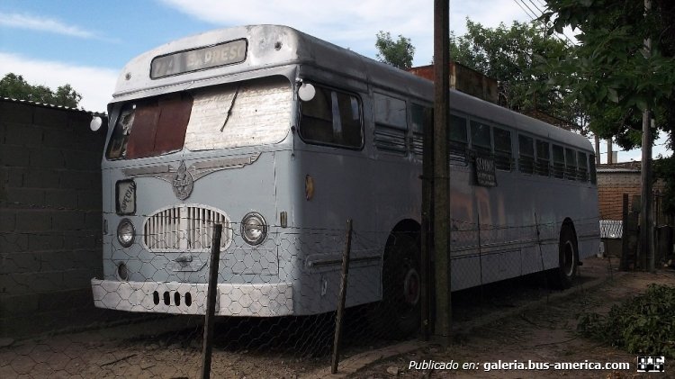 Leyland Olympic - M.C.W. (en Uruguay) - Particular 
Foto tomada de mercadolibre.com.uy 

http://galeria.bus-america.com/displayimage.php?pid=33941
Palabras clave: leyland uruguay