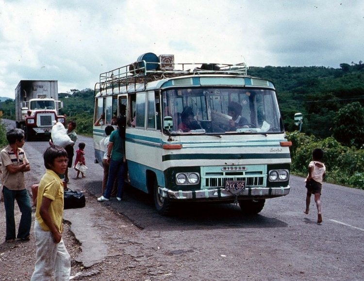 Nissan - Echo Bus GC 240 (En Nicaragua) - ¿?
Foto de Herbert Stocker, tomada de https://picasaweb.google.com
Palabras clave: nissan