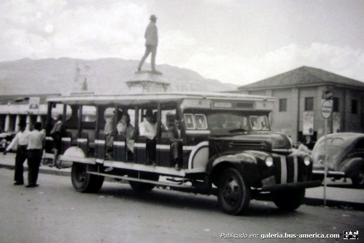 Ford (F.M.C.) - ¿? - ¿?
Foto tomada de ebay.com, donde se la publicó para su venta.
(En Colombia)
Palabras clave: colombia