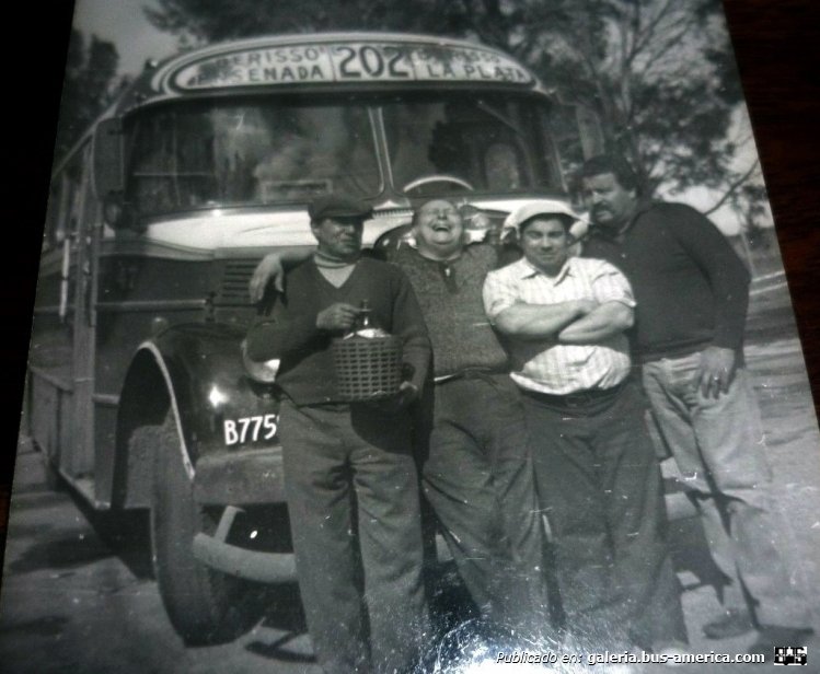 Mercedes-Benz LO 911 - San Juan  - La Unión 
Foto de autor desconocido, tomada de www.mercadolibre.com
