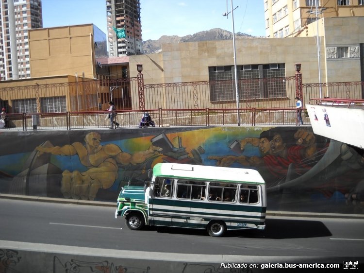 Dodge D-400 - Marcopolo Jr. (en Bolivia) - Villa Victoria
087 GPN

Foto tomada de theinternationalrambler.blogspot.com
Palabras clave: bolivia dodge