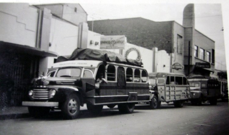 Ford (F.M.C.) - ?? - Pereira Bus
Foto publicada para su venta en ebay.com

PEREIRA BUS Co - autobús PHOTO - CALI Colombia
(En Colombia)
Palabras clave: colombia