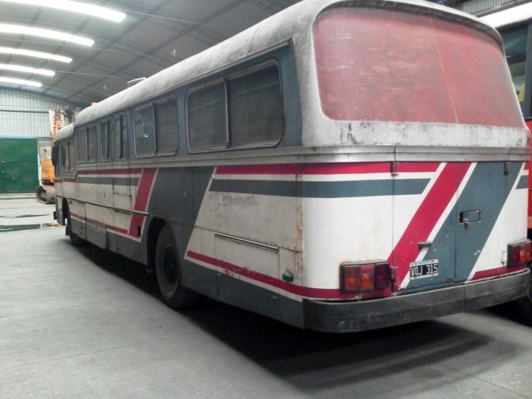 Scania-Vabis - Caseros - Particular
S.192053 - VQJ 315
[url=http://galeria.bus-america.com/displayimage.php?pid=14433]http://galeria.bus-america.com/displayimage.php?pid=14433[/url]
[url=http://galeria.bus-america.com/displayimage.php?pid=32607]http://galeria.bus-america.com/displayimage.php?pid=32607[/url]

Foto tomada de Mercado Libre
