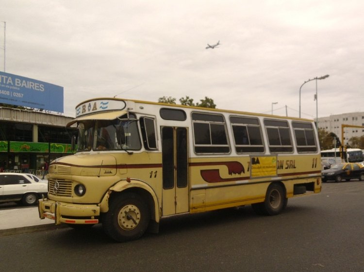 Mercedes-Benz LO 1114 - Suyai - Al servicio del GCBA
B 2055553 - XIC 450
Ex interno 11 de La Unión, 502 de Azul, al servicio del GCBA.

http://galeria.bus-america.com/displayimage.php?pos=-13910
http://galeria.bus-america.com/displayimage.php?pid=29912
http://galeria.bus-america.com/displayimage.php?pid=34015
http://galeria.bus-america.com/displayimage.php?pid=34302
http://galeria.bus-america.com/displayimage.php?pid=34303
http://galeria.bus-america.com/displayimage.php?pid=35607
http://galeria.bus-america.com/displayimage.php?pid=36614

