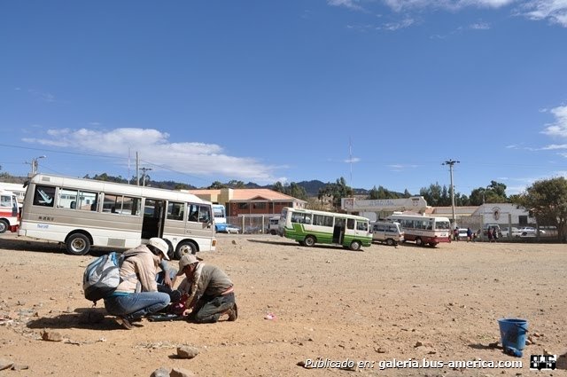 Nissan Civilian (En Bolivia)
Foto de theinternationalrambler.blogspot.com
Palabras clave: bolivia