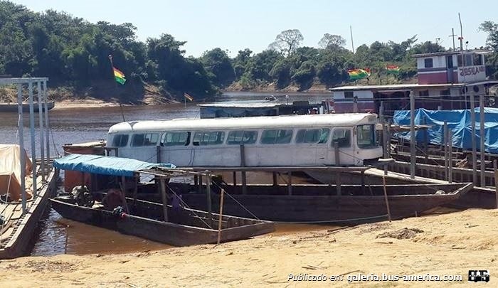 Mercedes-Benz O-355 (En Bolivia) - Particular
Foto de javiscript.wordpress.com
Palabras clave: bolivia